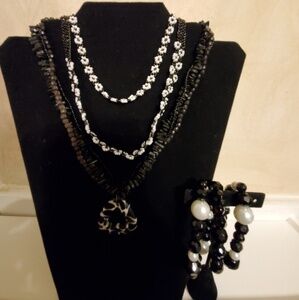 *M 📿 Necklaces and bracelets set